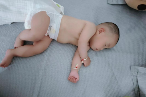 公主岭三个月宝宝抬头不稳